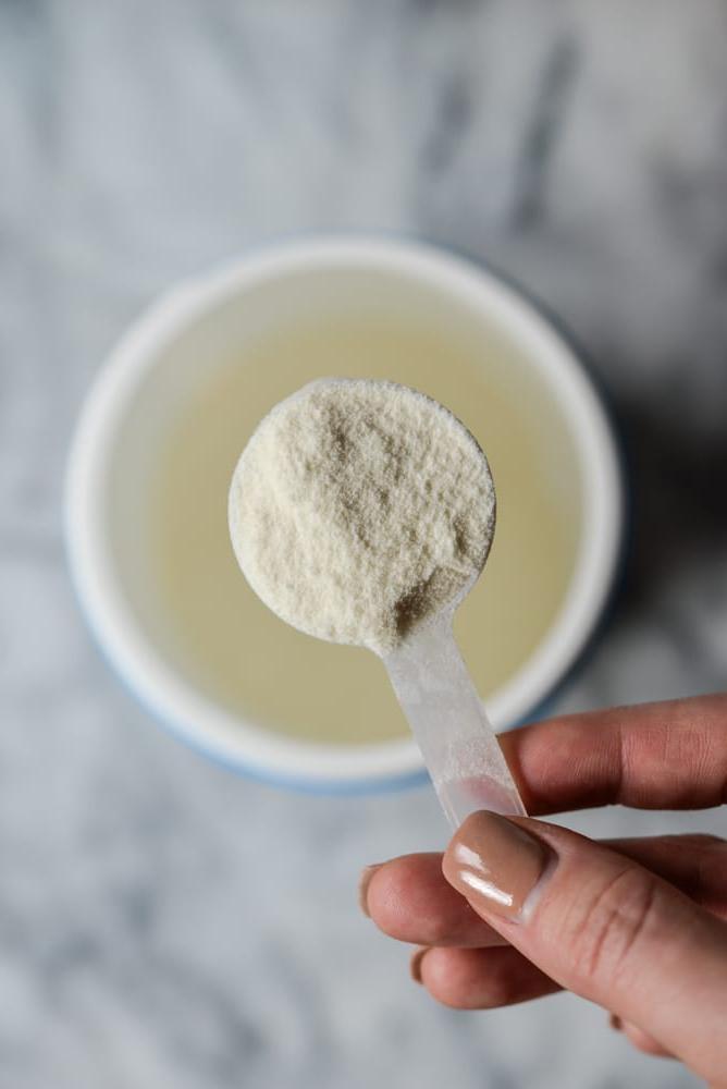 a scoop of collagen peptides