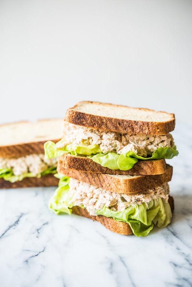 Klassisches Thunfischsalat-Rezept 2 Klassischer Thunfischsalat-Sandwich