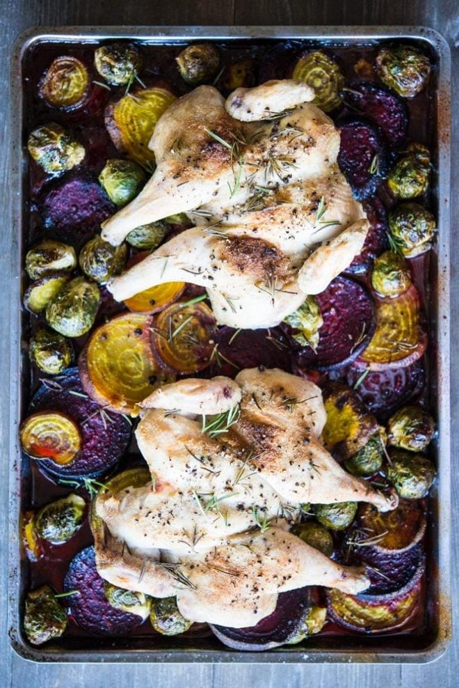 Flachgegrilltes Hähnchen vom Backblech Abendessen