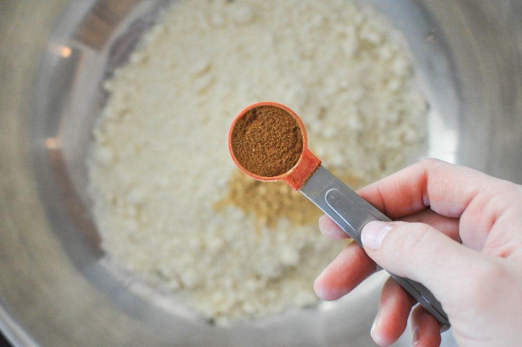 Paleo Lebkuchenhaus 21 Zimt zu den trockenen Zutaten