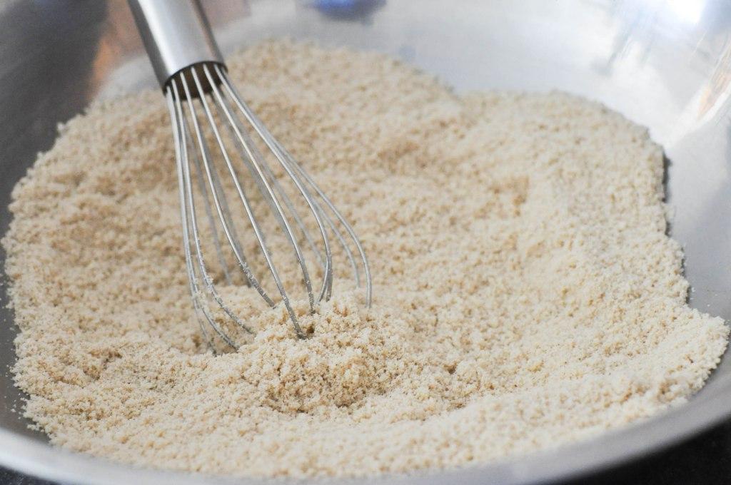 Paleo Lebkuchenhaus 26 Trockene Zutaten verquirlen