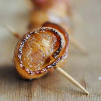 Speckumwickelte Wasserkastanien der Paleo Happy Hour 26 Vorschaubild für das Rezept der speck-umwickelten Wasserkastanien