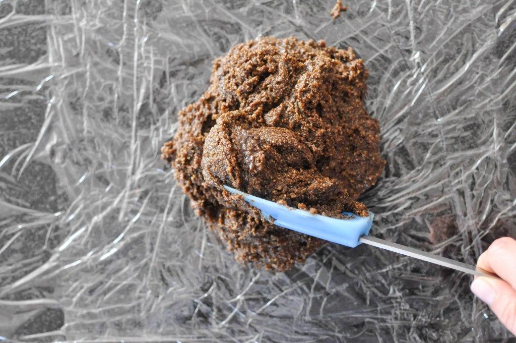 Paleo Lebkuchenhaus 37 Lebkuchenteig in Frischhaltefolie wickeln