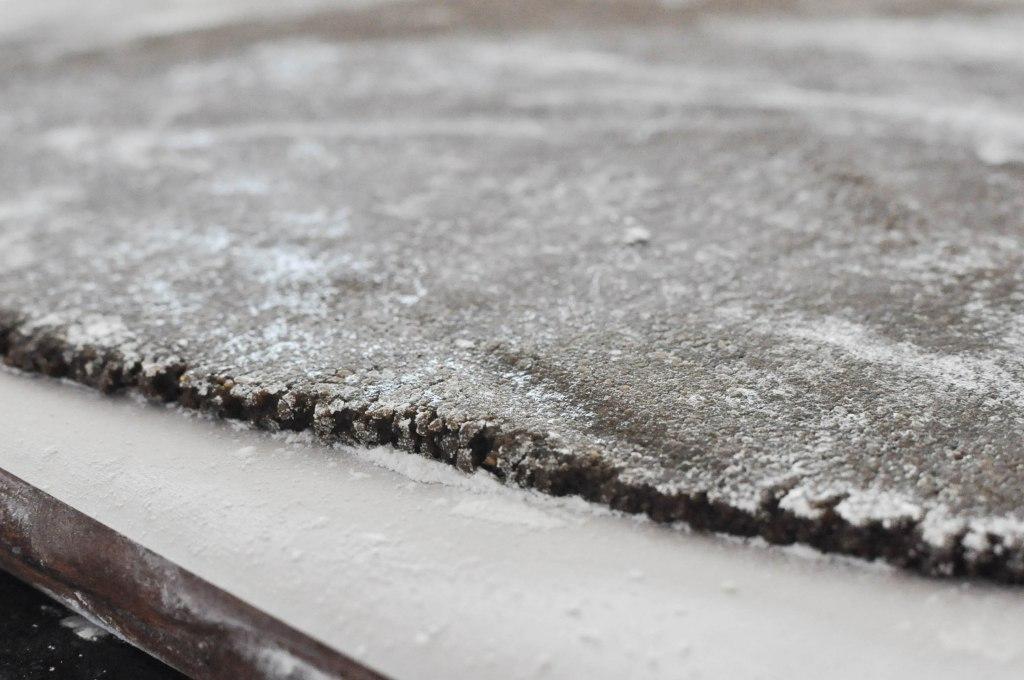 Paleo Lebkuchenhaus 47 Ausgerollter Teig in der richtigen Dicke
