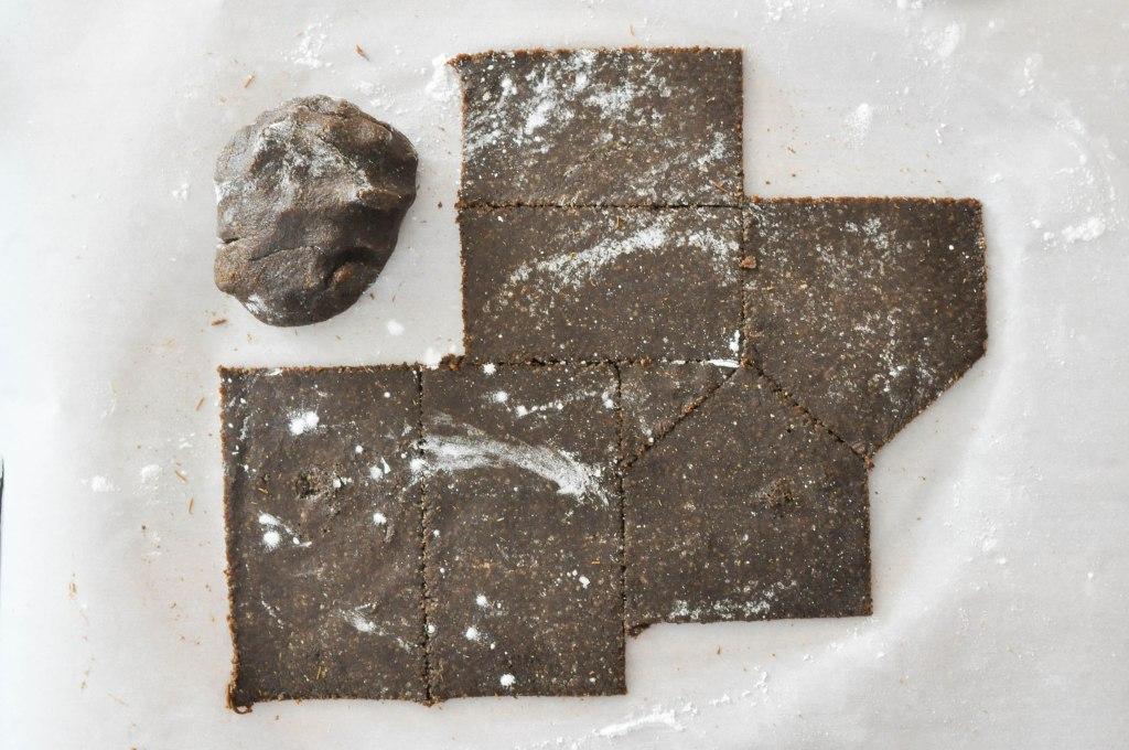 Paleo Lebkuchenhaus 53 Lebkuchenteile auf Backblech legen