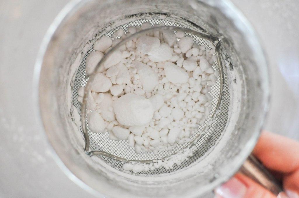 Paleo Lebkuchenhaus 62 Wunderschön gesiebter Puderzucker