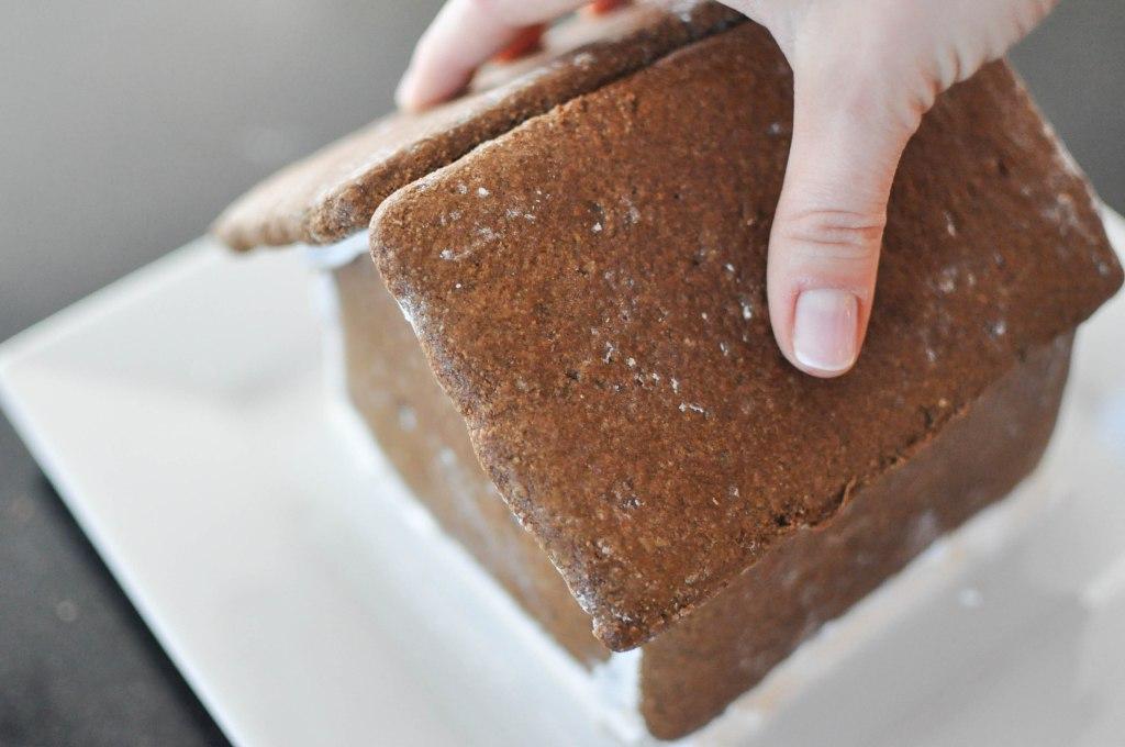 Paleo Lebkuchenhaus 90 Nähte des Lebkuchenhauses mit Glasur verzieren