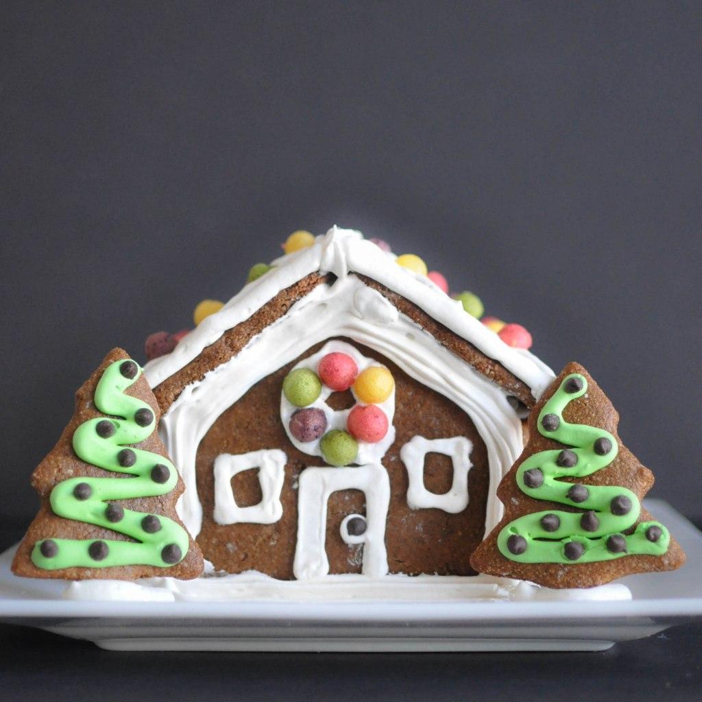 Paleo Lebkuchenhaus 97 Seitenfenster und Peter, der Lebkuchenmann