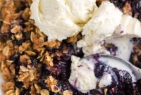 Warm Blueberry Crisp Delight