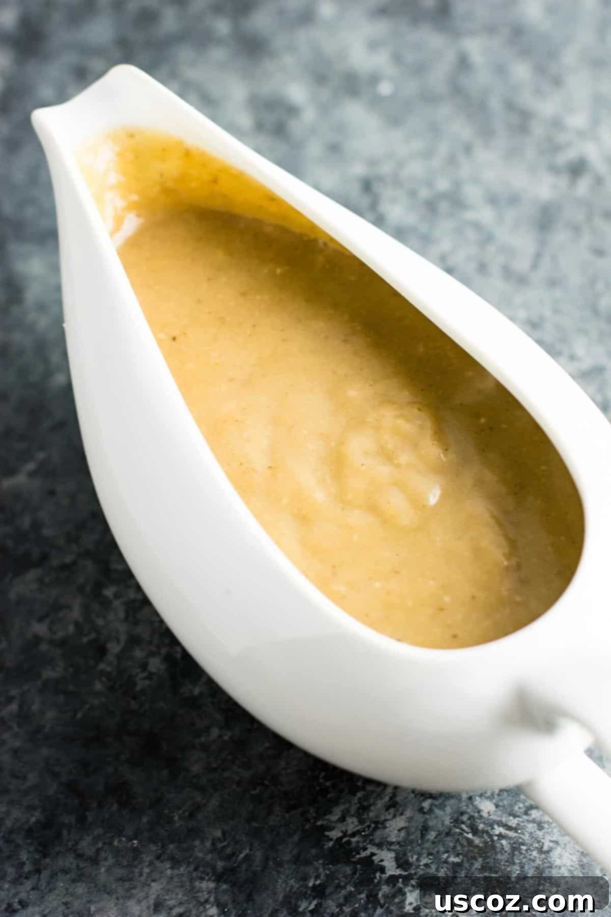 My Plant-Based Thanksgiving Celebration 3 vegetarian thanksgiving menu - How to make vegetarian gravy - this is the BEST gravy I have ever had, with or without meat! Seriously incredible and everyone will be wanting some at Thanksgiving! #gravy #vegetarian #mushroomgravy #vegan #vegetarianthanksgiving