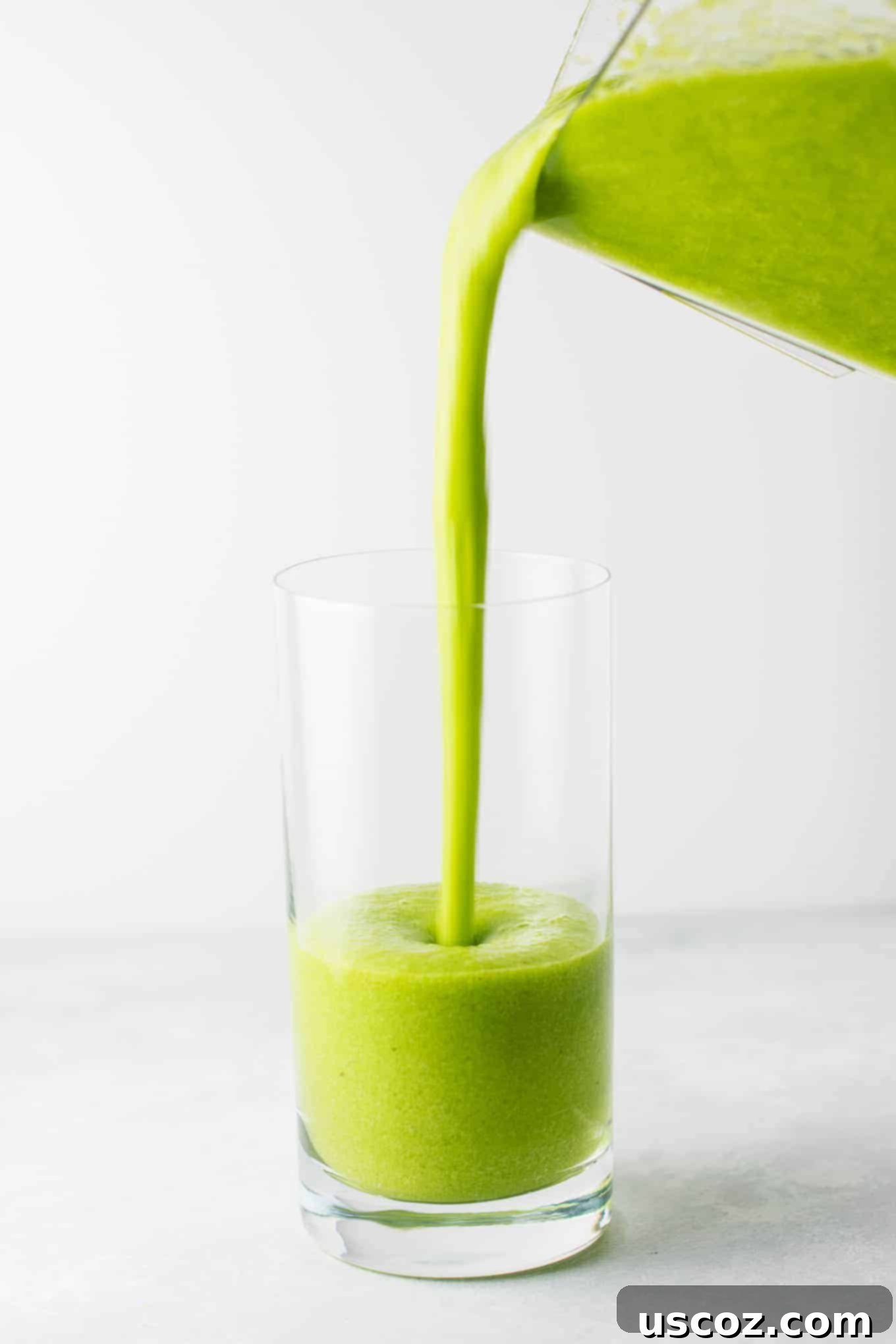 25 Incredible Vegan Recipes 12 best vegan recipes - The BEST EVER green smoothie recipe made with kale, ginger, oranges, lemon, frozen banana, frozen peaches, and water. A ridiculously good for you delicious green smoothie that the whole family will love! #greensmoothierecipe #vegan #kale #drinks