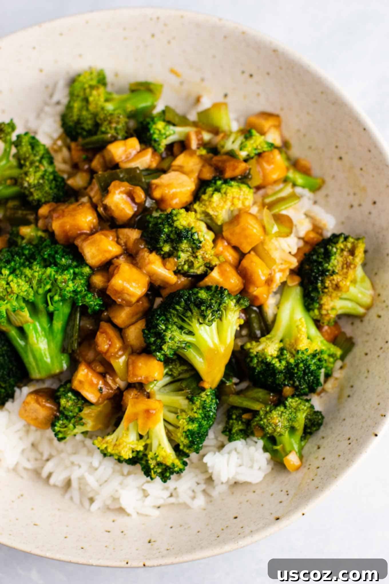 25 Incredible Vegan Recipes 14 best vegan recipes - Broccoil tofu stir fry – so easy and tastes amazing! #broccoli #tofu #stirfry #stirfrysauce #vegan #dinner #dinnerrecipe #stirfryrecipe #tofubroccoli #garlictofu