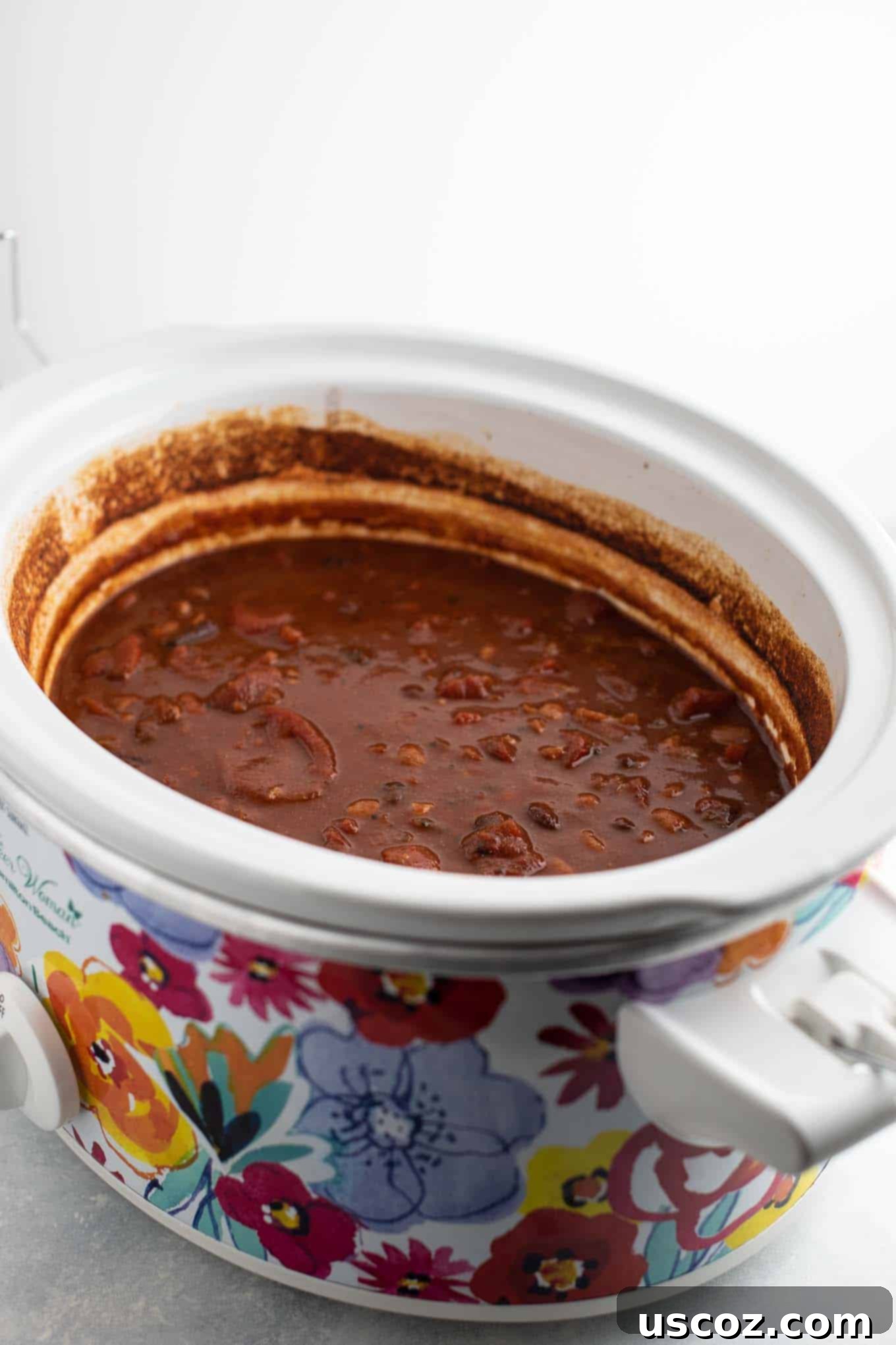 Easy Slow Cooker Vegetarian Chili 3 floral pioneer woman crock pot full of chili