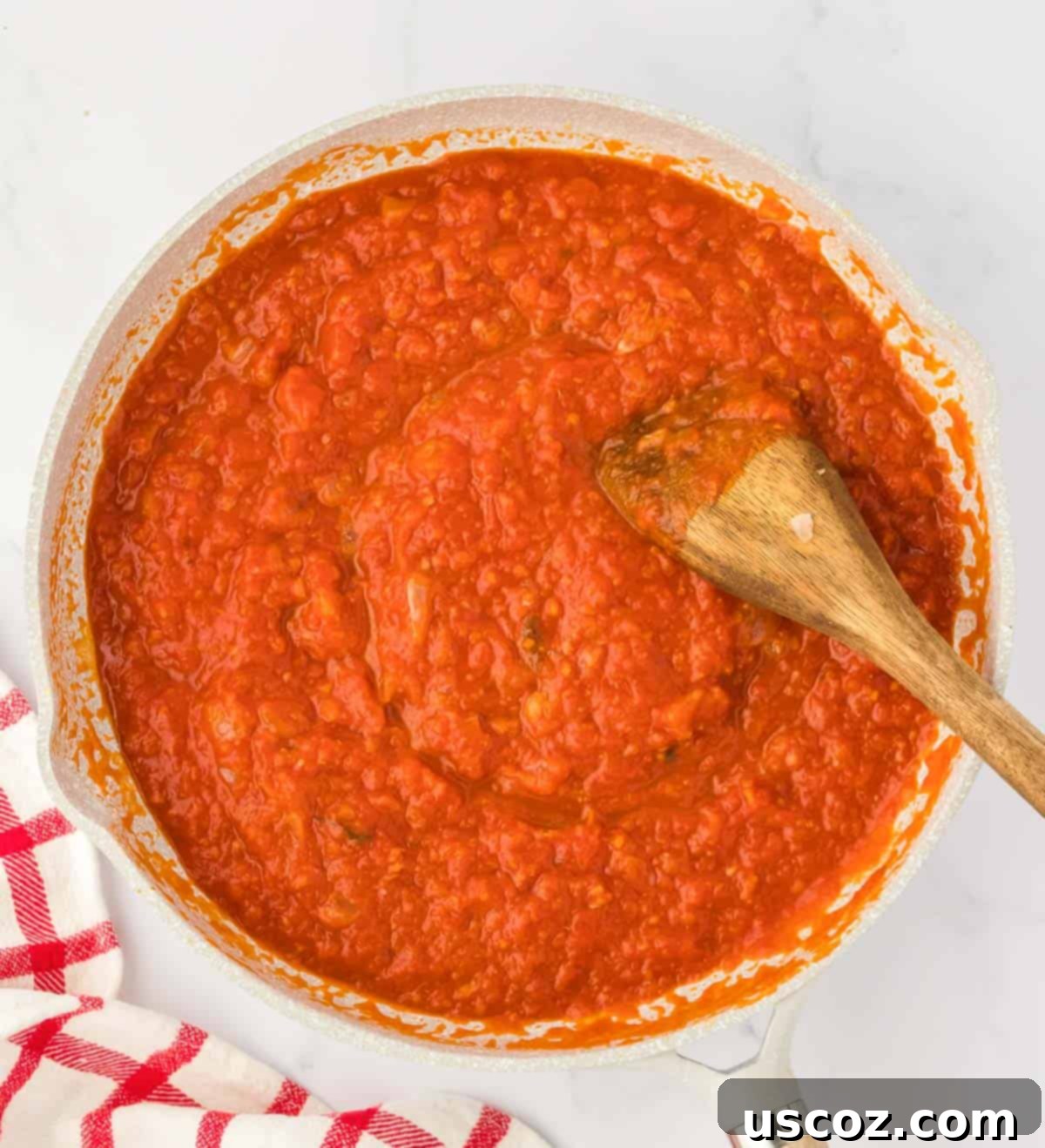 Classic Cheese Lasagna 5 A jar of high-quality pasta sauce, specifically Rao's brand, highlighted as the recommended choice for making a flavorful lasagna.