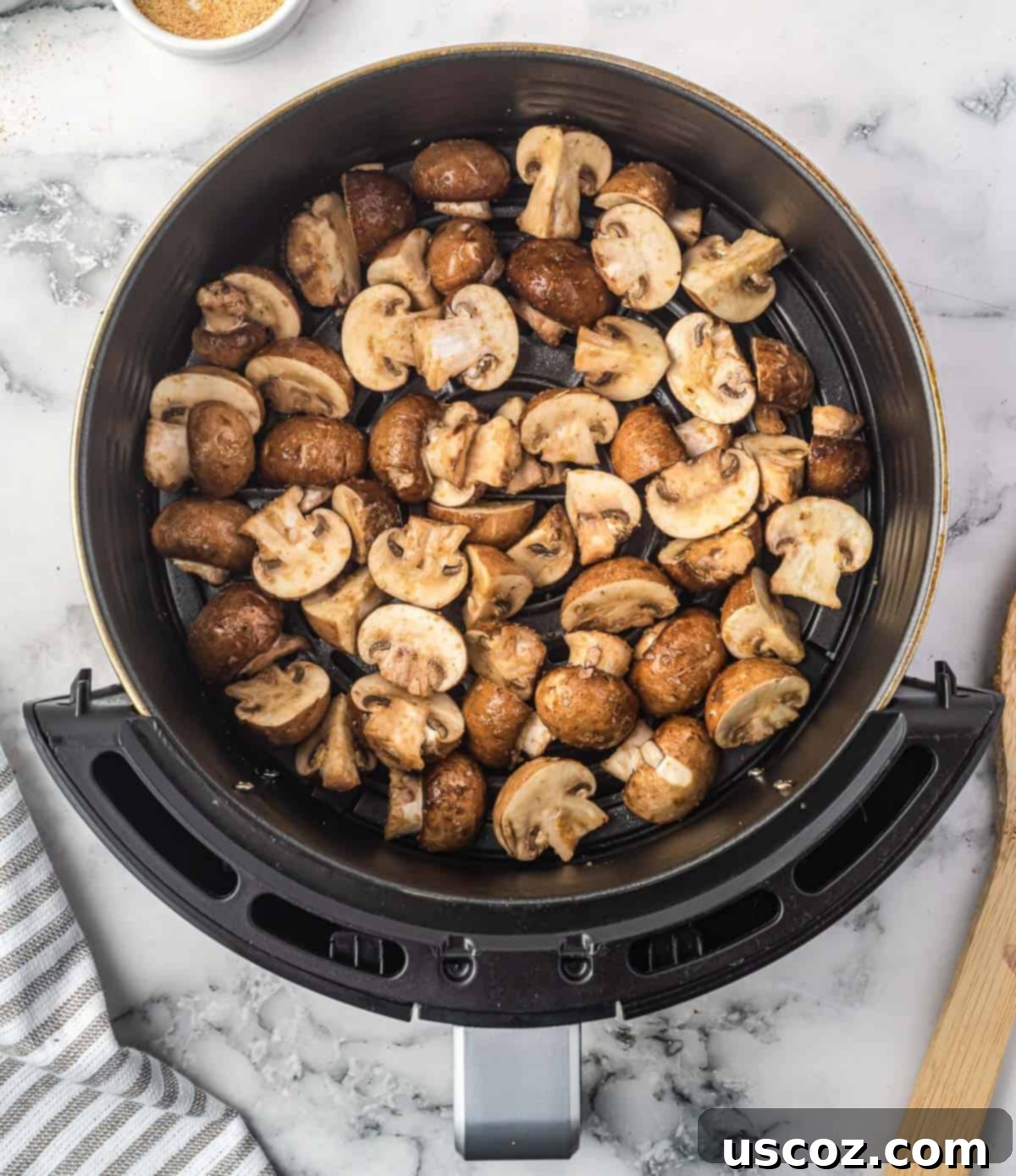 Crispy Air Fryer Mushrooms 8 mushrooms placed in the air fryer basket