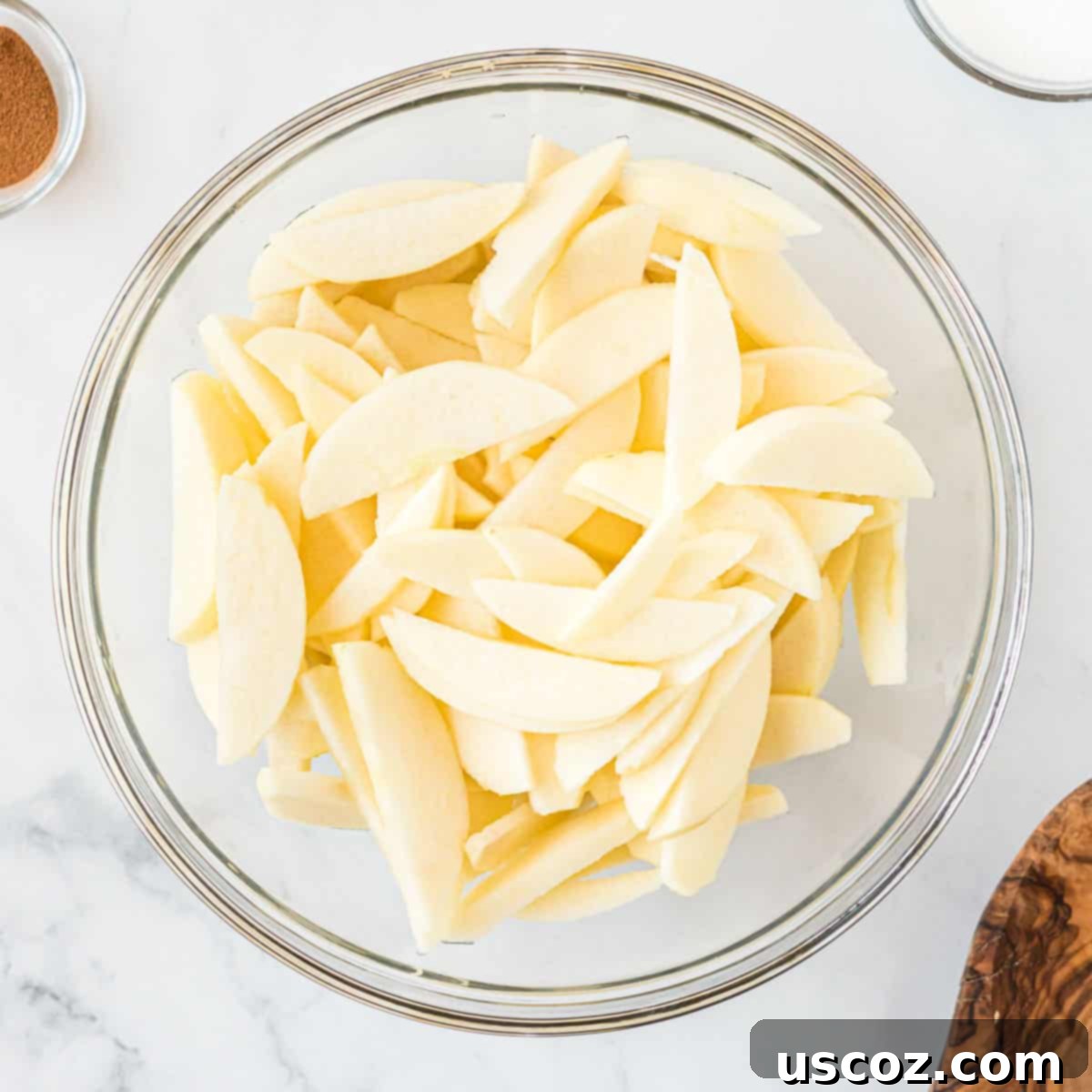 Cinnamon Apple Crumble Bars 4 Thinly sliced apples in a bowl ready for the crisp bar filling
