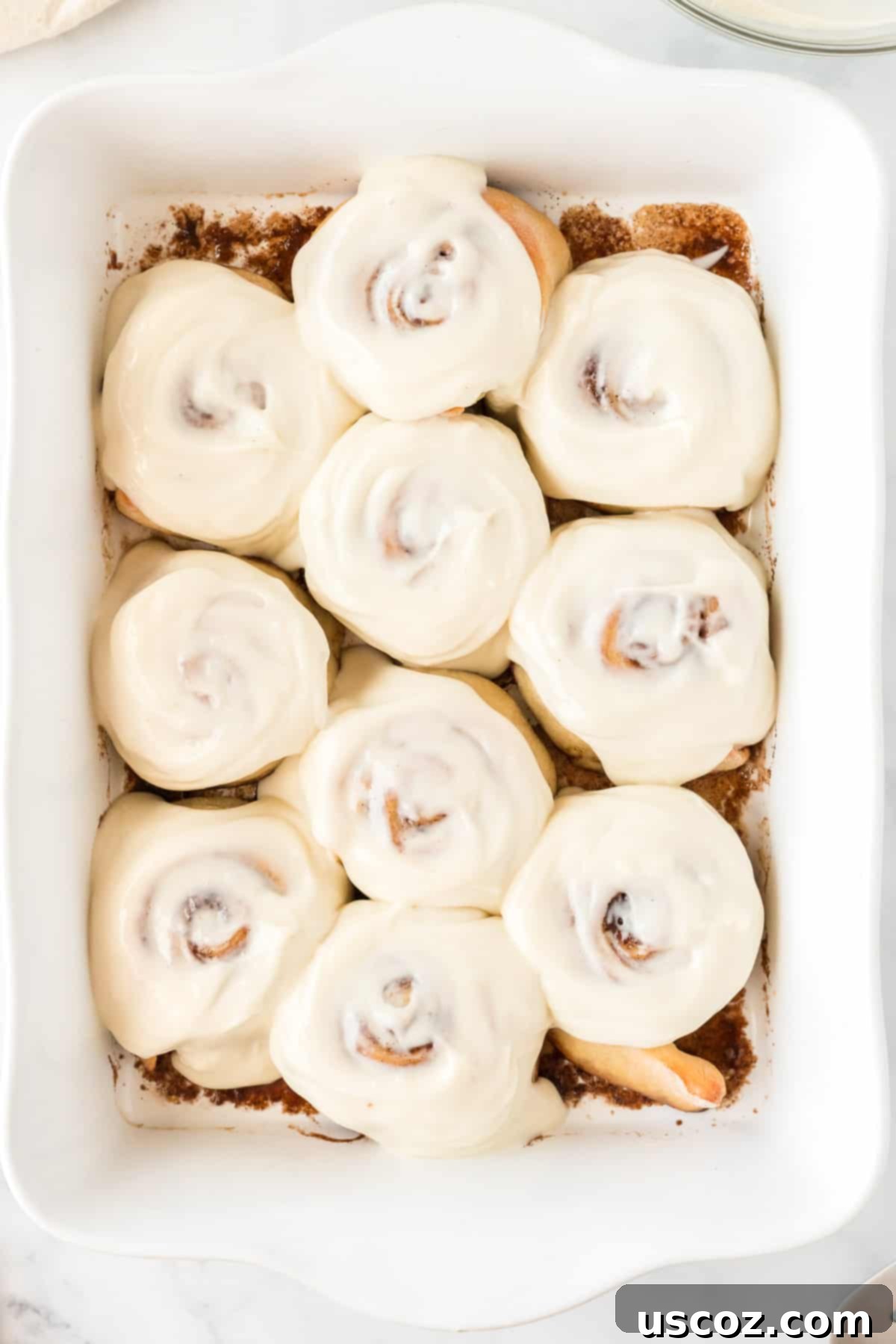 Effortless Cinnamon Swirls 14 cinnamon rolls generously spread with creamy cream cheese icing