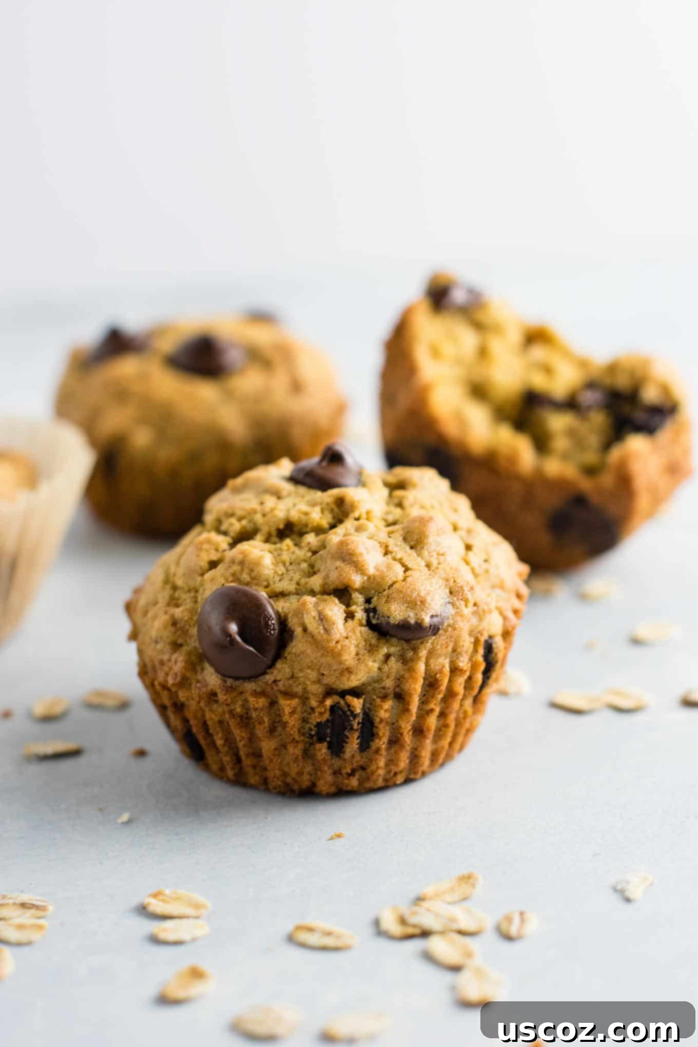 Chewy Oatmeal Chocolate Chip Cookie Muffins 8 Oatmeal chocolate chip cookie muffins - breakfast that tastes like dessert! #chocolatechipmuffins #healthy #breakfast #wholewheat #oatmealchocolatechip