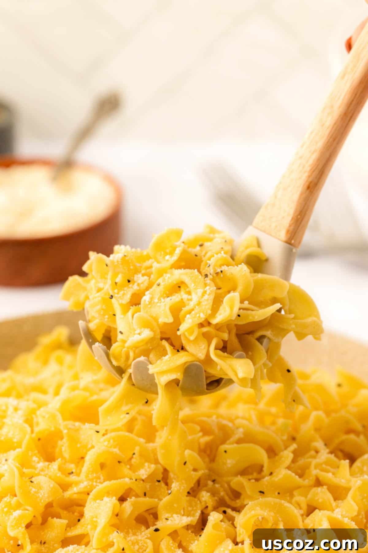 Delicious Garlic Butter Noodles 10 garlic butter noodles topped with pepper and parmesan cheese