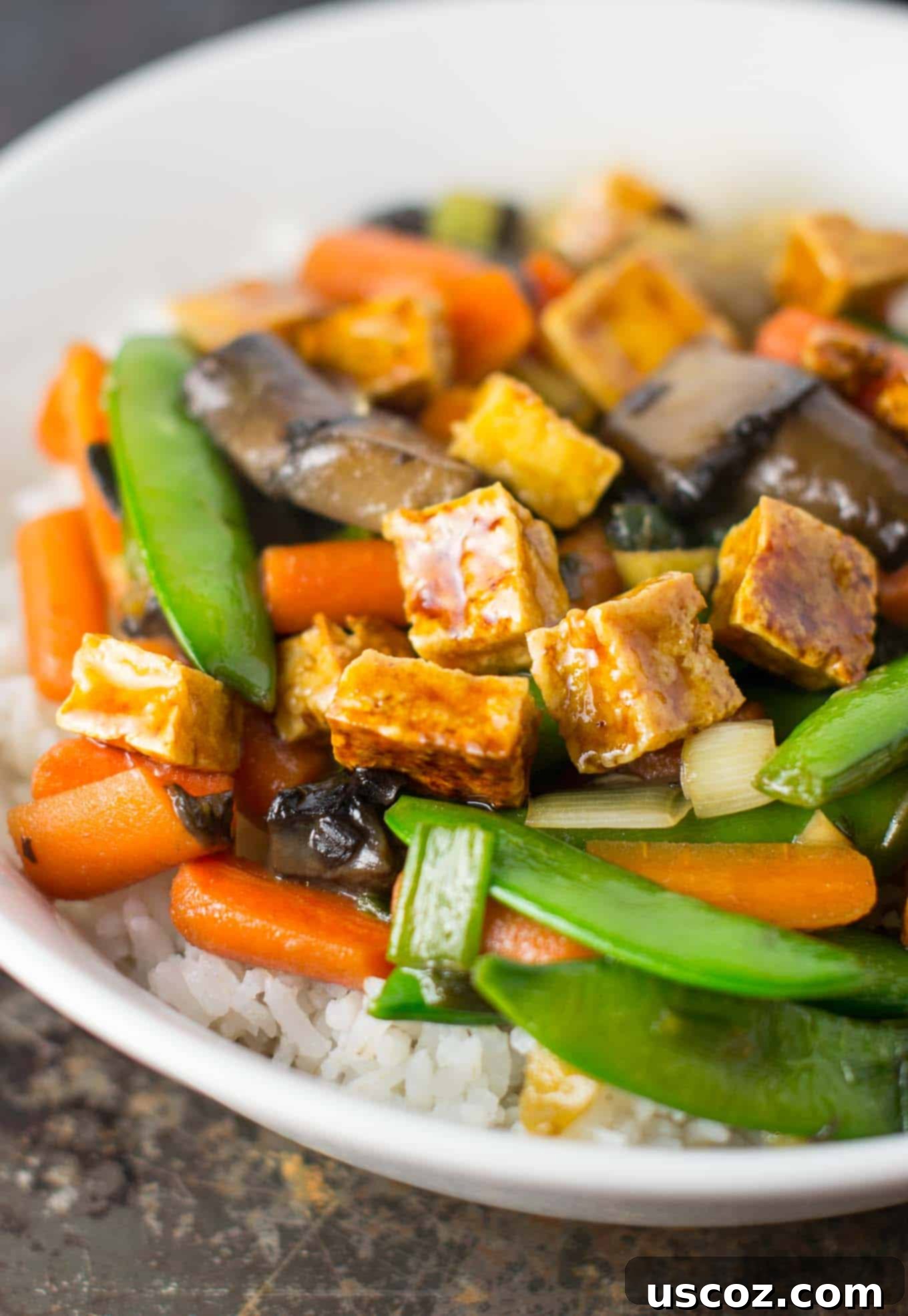 Golden Honey-Ginger Tofu Delight 2 Close-up of vibrant honey ginger tofu stir fry with fresh vegetables in a pan, ready to serve