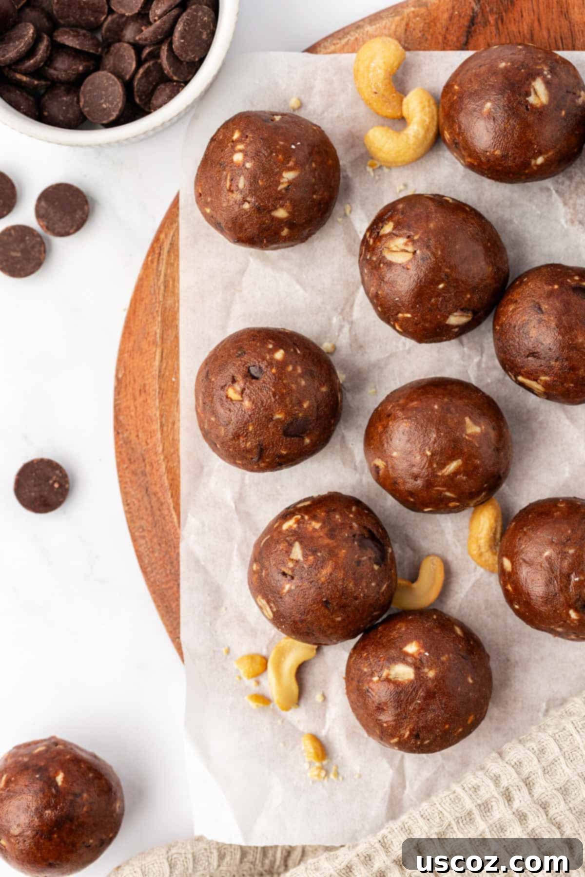 Choco-Cashew Power Bites 15 chocolate cashew energy bites
