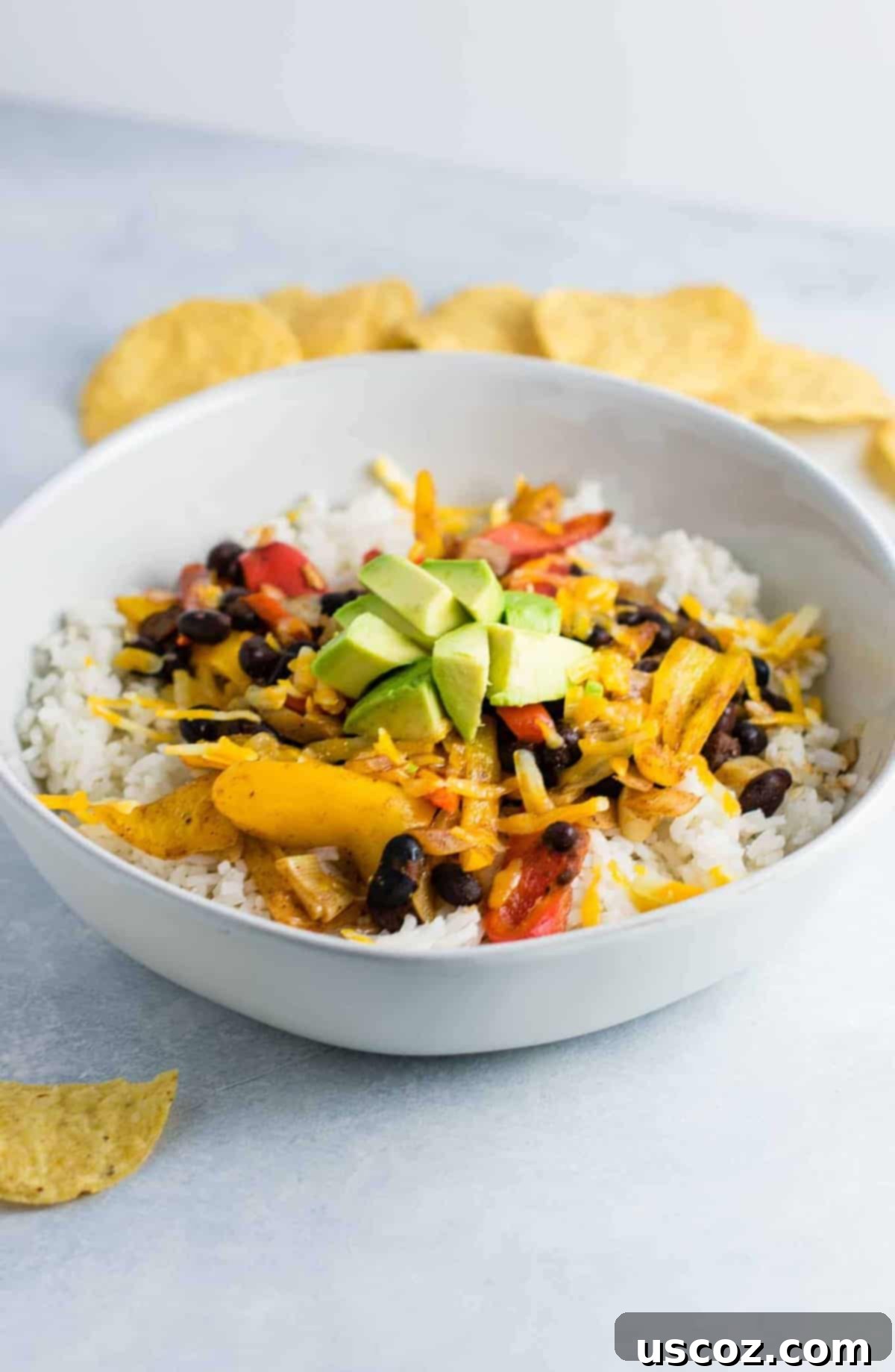 Easy Vegetarian Burrito Bowl 3 Vegetarian burrito bowl recipe with black beans, mini bell peppers, garlic, and onion. Better than chipotle! An easy vegetarian meal prep recipe or dinner the whole family will love! #vegetarianmealprep #vegetarianburritobowl #dinner #healthy #vegetarian
