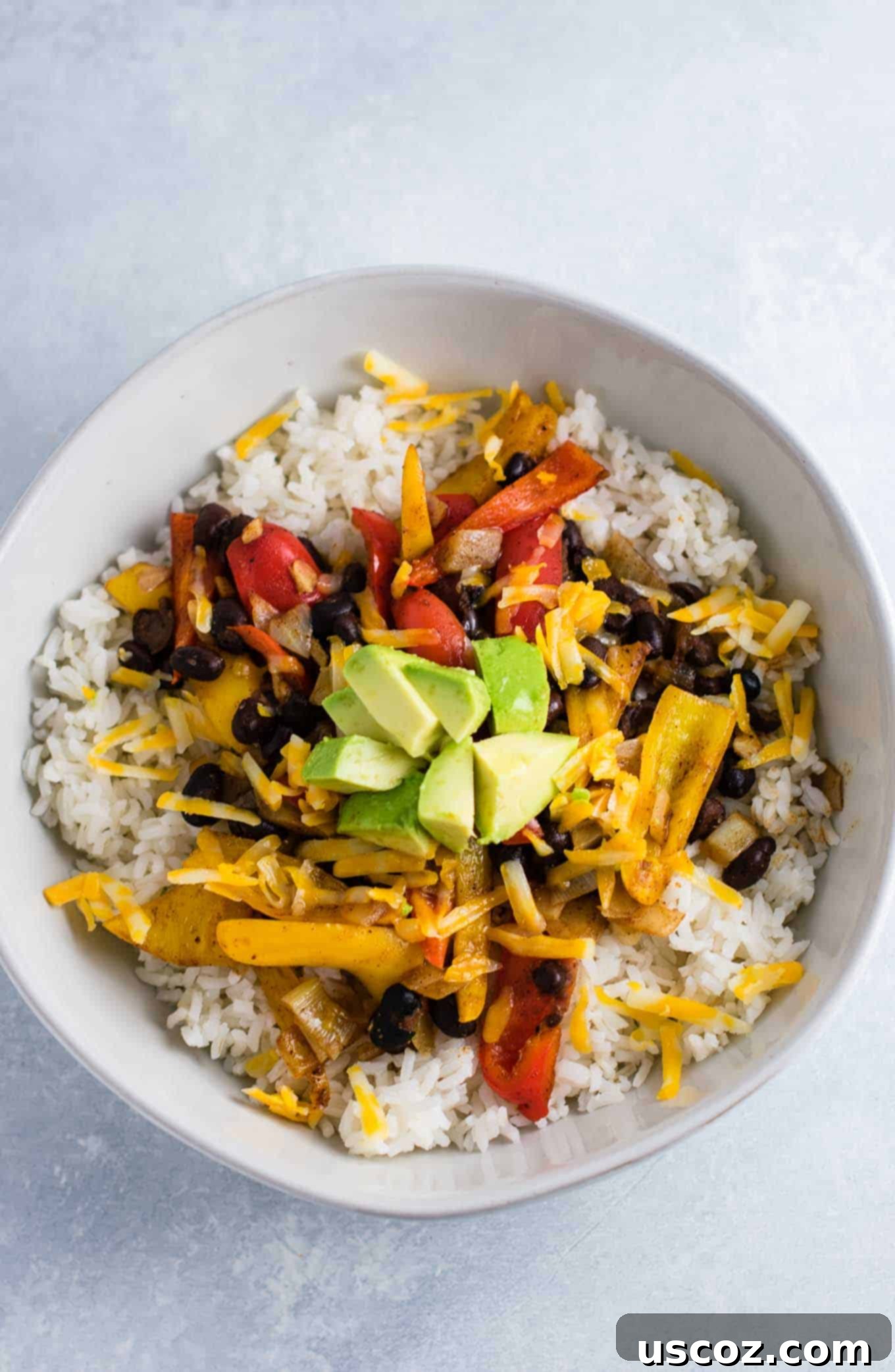 Easy Vegetarian Burrito Bowl 6 Vegetarian burrito bowl recipe with black beans, mini bell peppers, garlic, and onion. Better than chipotle! An easy vegetarian meal prep recipe or dinner the whole family will love! #vegetarianmealprep #vegetarianburritobowl #dinner #healthy #vegetarian