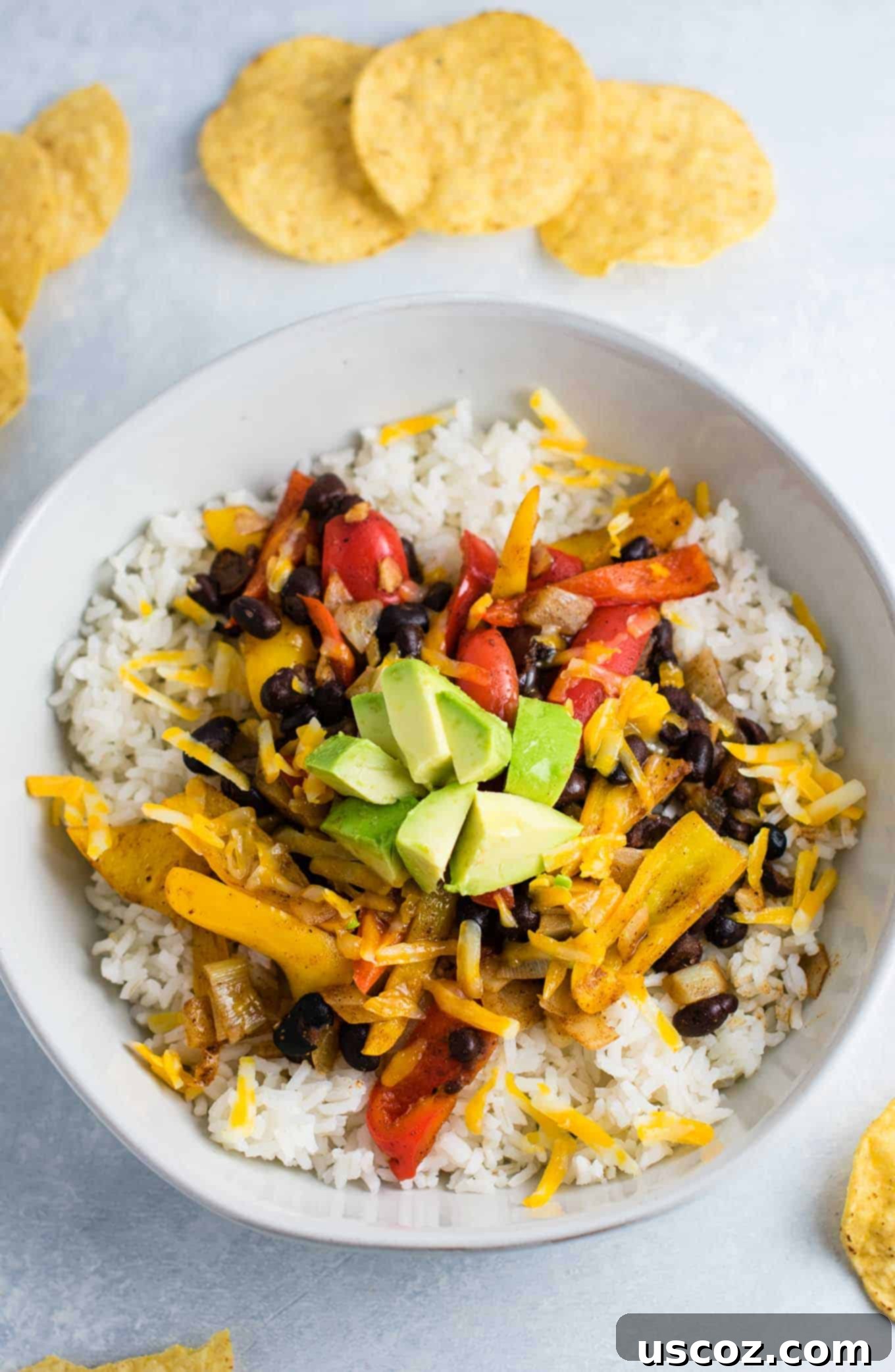 Easy Vegetarian Burrito Bowl 7 Vegetarian burrito bowl recipe with black beans, mini bell peppers, garlic, and onion. Better than chipotle! An easy vegetarian meal prep recipe or dinner the whole family will love! #vegetarianmealprep #vegetarianburritobowl #dinner #healthy #vegetarian