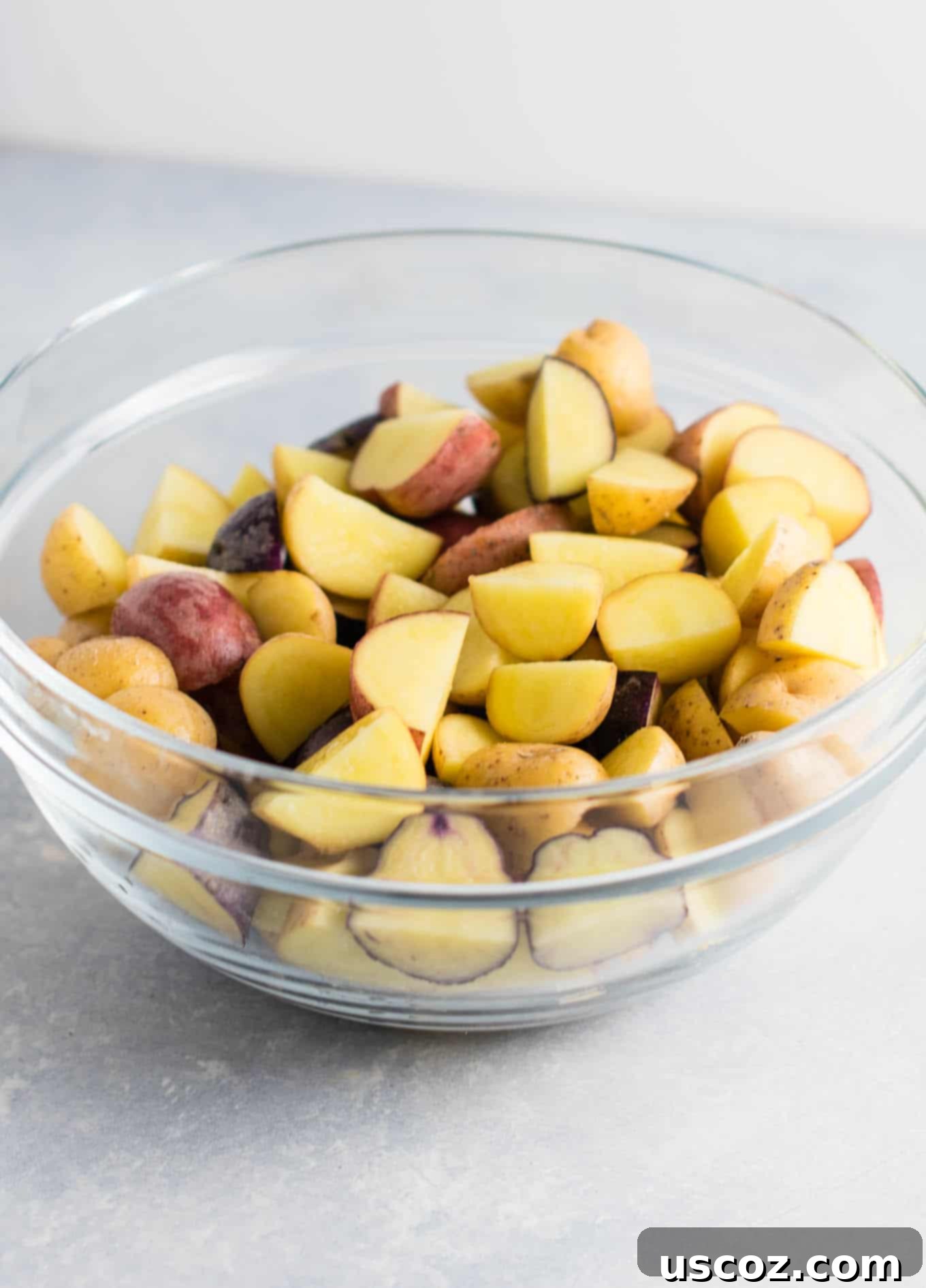 Easy garlic parmesan roasted potatoes recipe #garlicparmesanpotatoes #sidedishes #potatoes