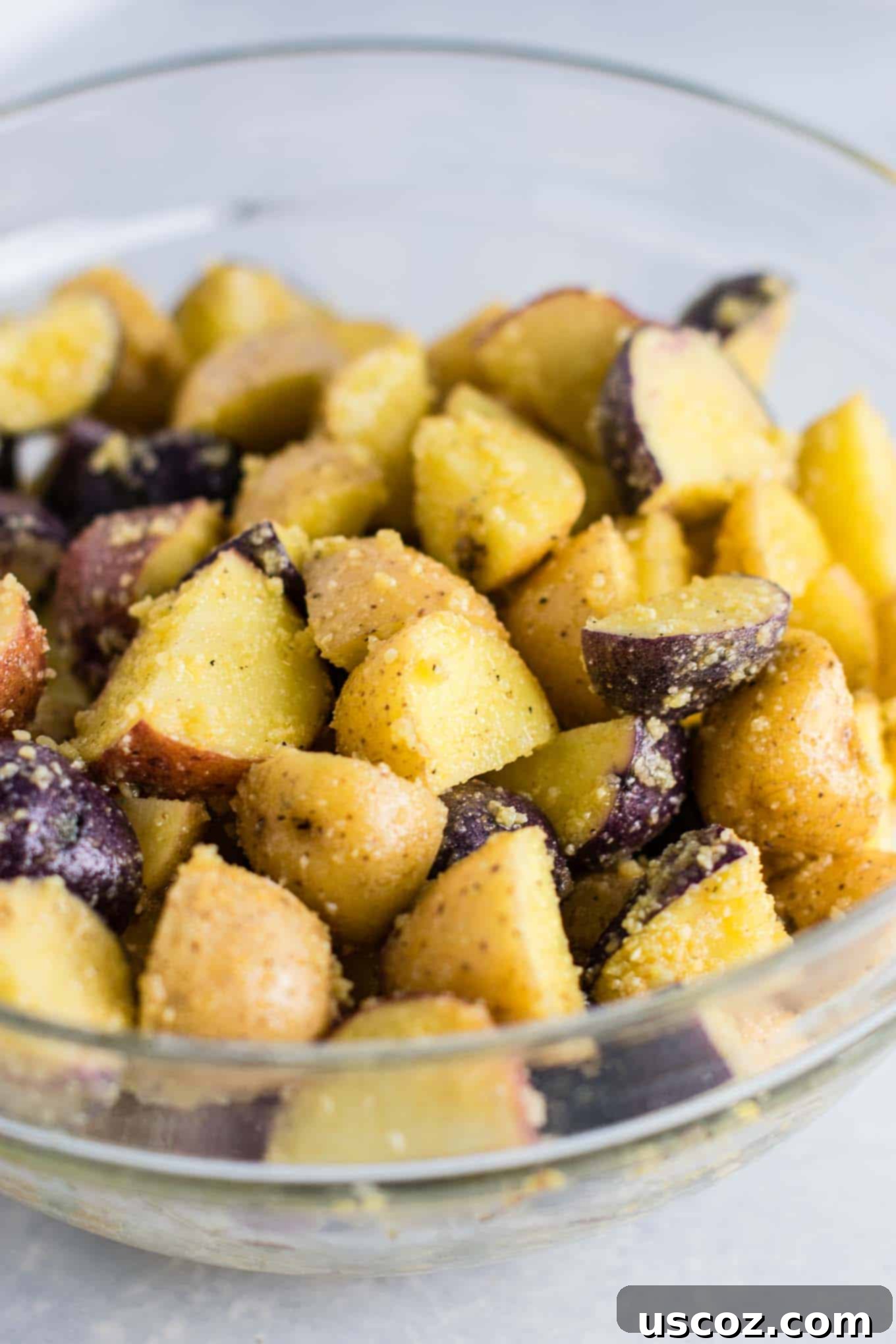 Easy garlic parmesan roasted potatoes recipe #garlicparmesanpotatoes #sidedishes #potatoes