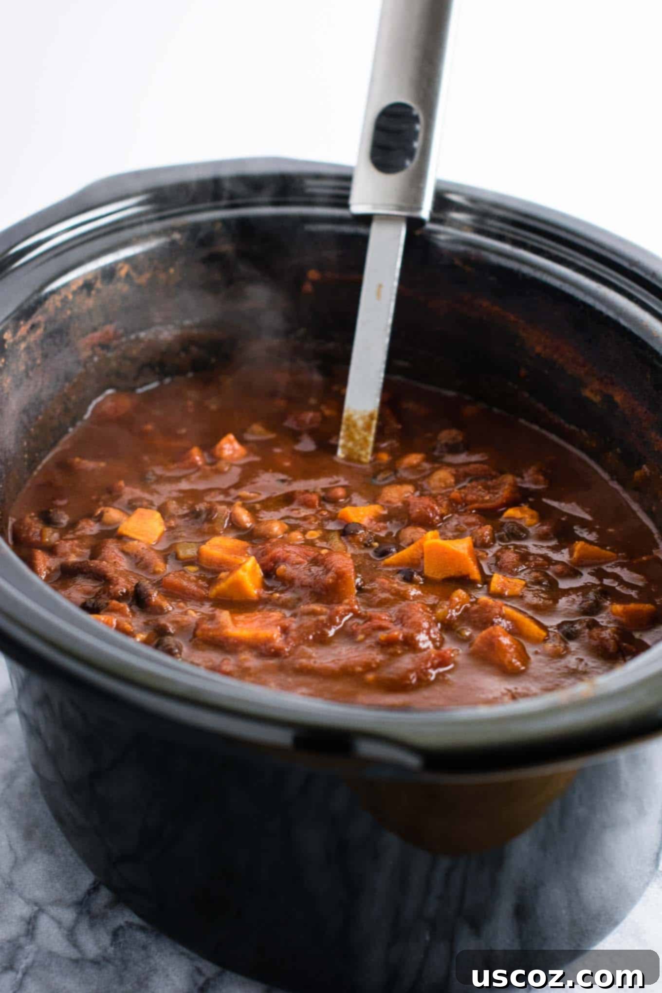 Unlock 29 Delicious Vegan Dinners 19 Slow cooker vegetarian sweet potato chili, a quick 10-minute prep for a delicious meatless dinner.