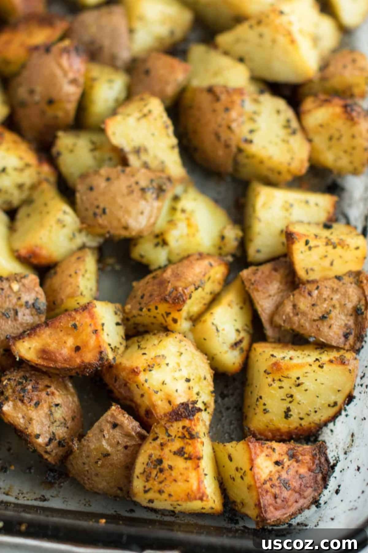 Unlock 29 Delicious Vegan Dinners 26 Roasted garlic baby red potatoes, an easy and delicious vegan side dish.