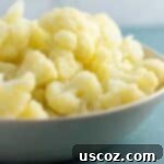 Perfectly Steamed Cauliflower 11 A bowl of fluffy, steamed cauliflower florets, ready to be seasoned.